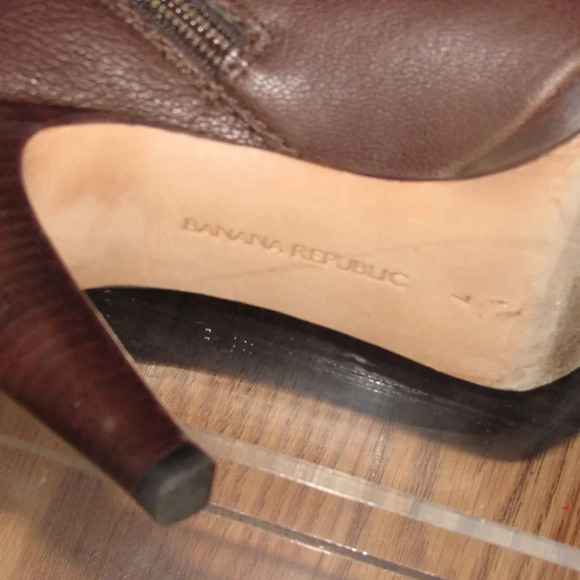 BANANA REPUBLIC Leather Ankle Heel Booties Boots 7 - Picture 5 of 5